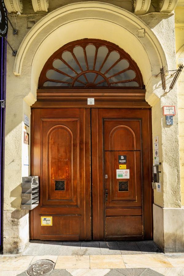 בודפשט Basilika View Elegant Suite Need Reservation For Free Parking מראה חיצוני תמונה