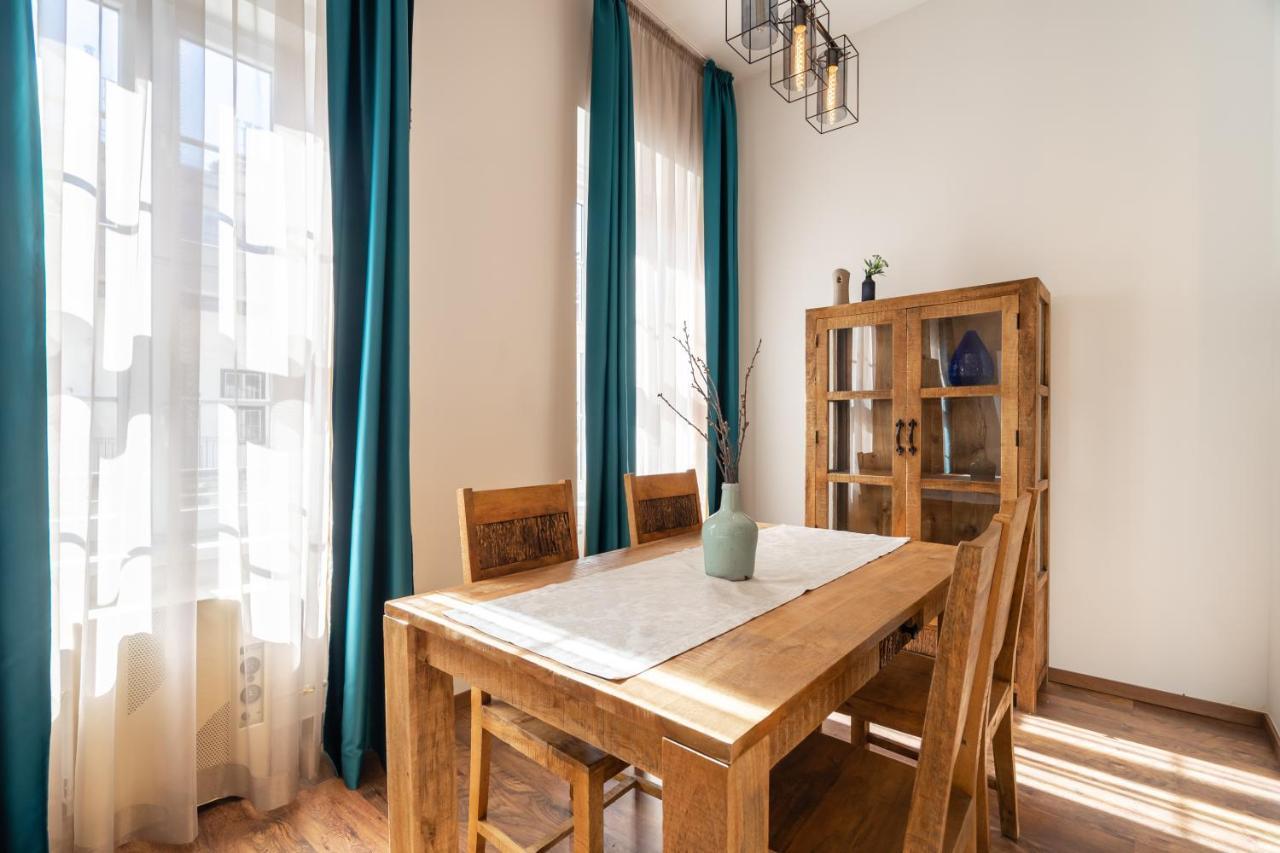 בודפשט Basilika View Elegant Suite Need Reservation For Free Parking מראה חיצוני תמונה